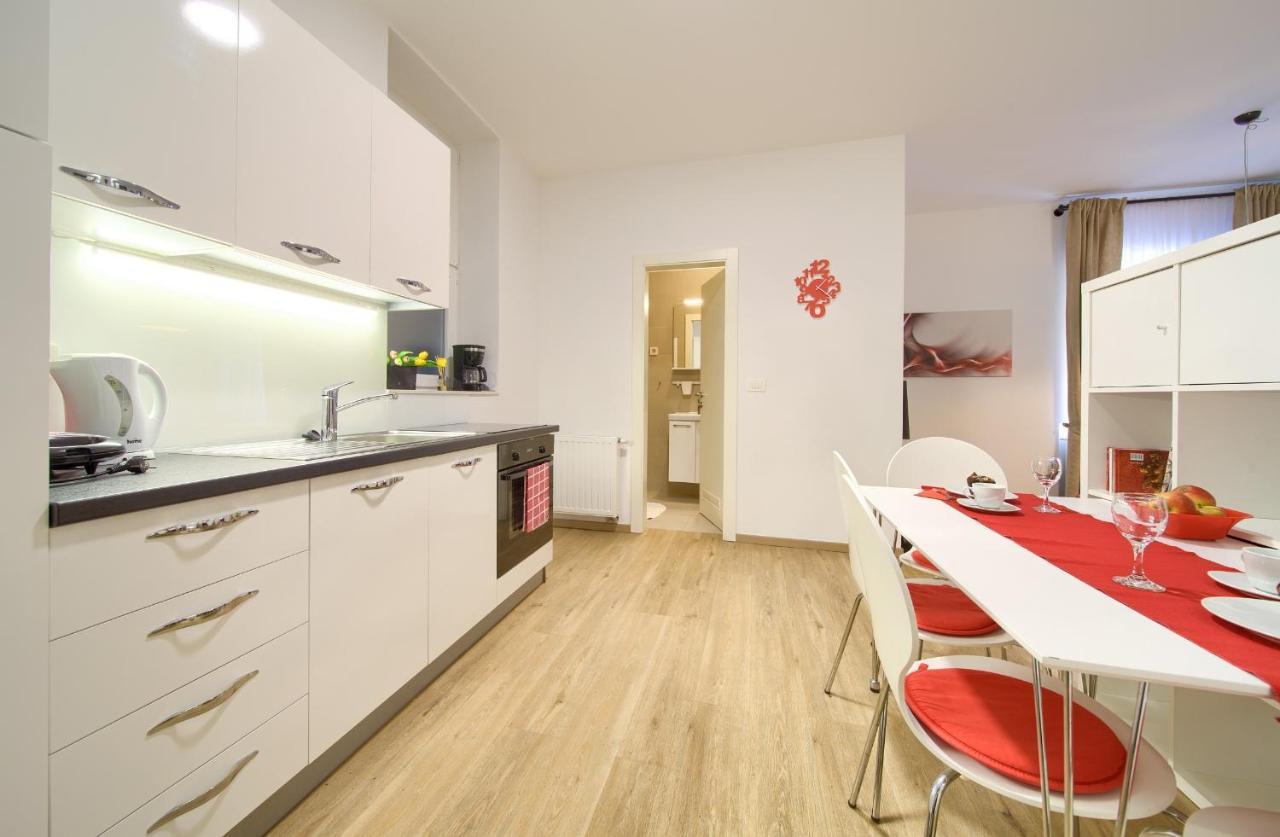 Logo Apartments 5 Min Walk To Main Square Zagreb Exterior photo